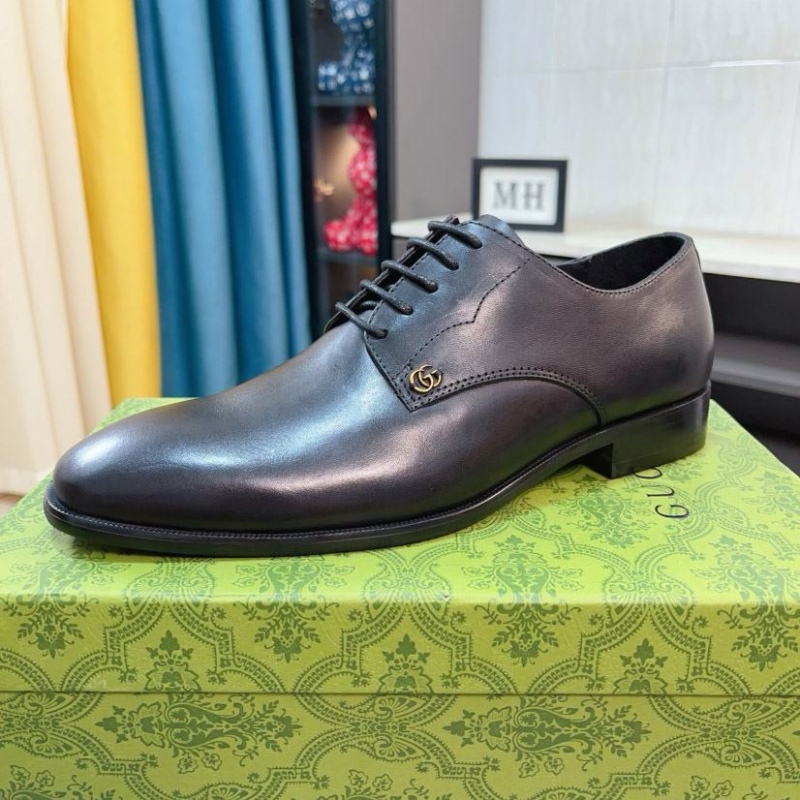 G*u*i leather shoes